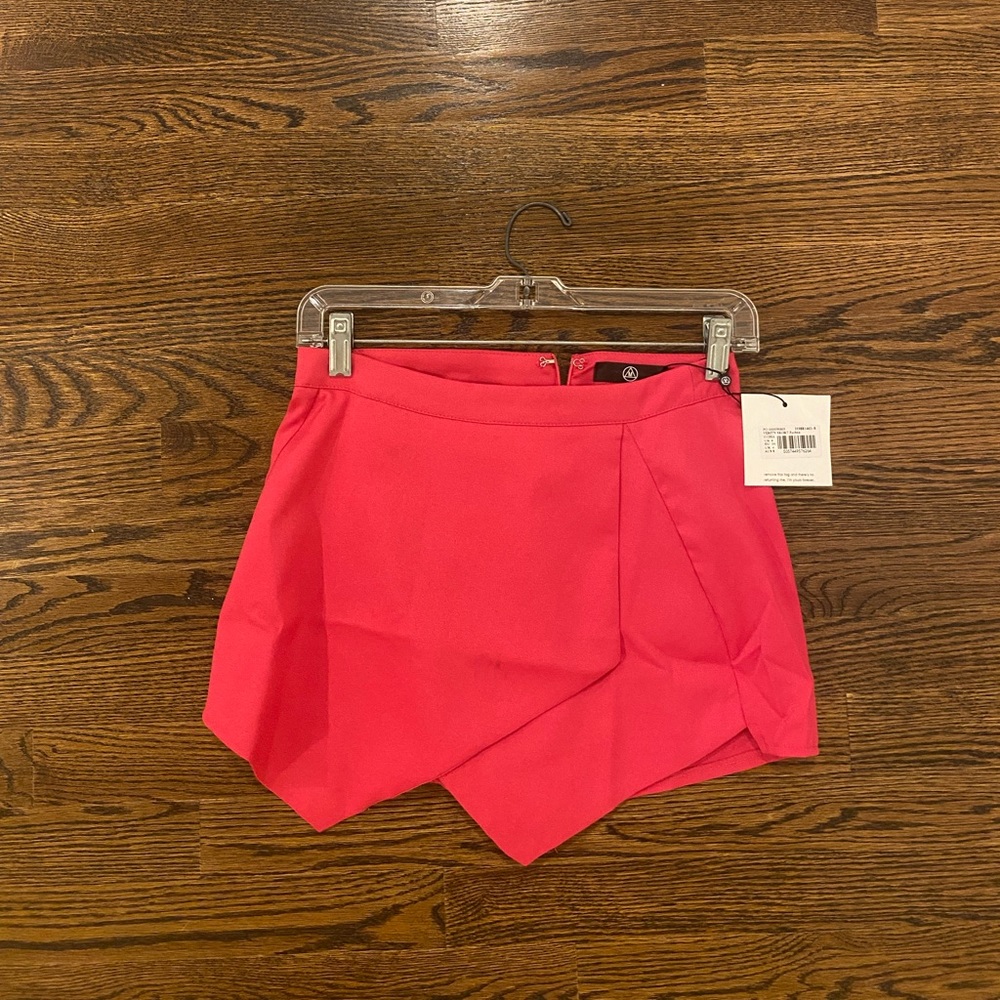 Never worn! Fuchsia Missguided skort